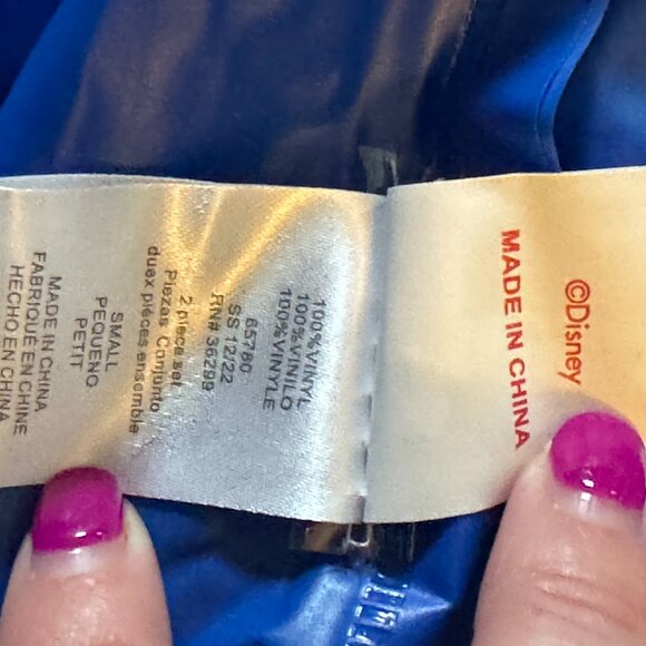 Size Small 🌂MiCKEY MOUSE RAiNCOAT🌂 - Picture 5 of 7